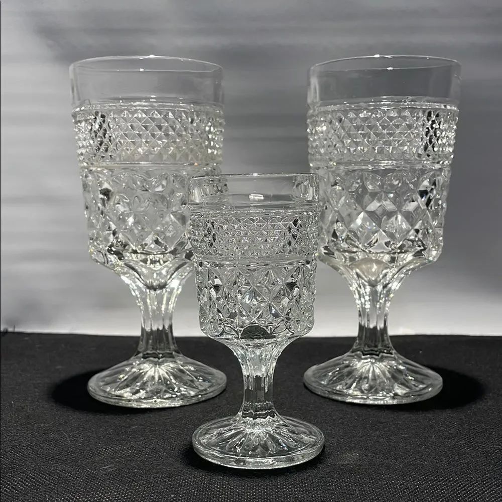 Goblet Set with Diamond-Cut Pattern